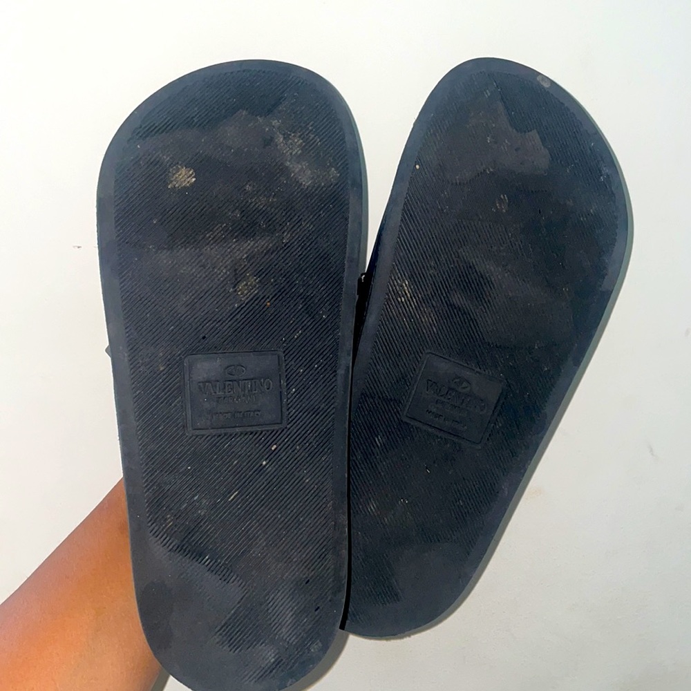 Authentic Valentino pool sides - Picture 3 of 3